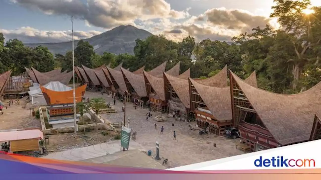 Menengok Kampung Ulos di Kawasan Danau Toba