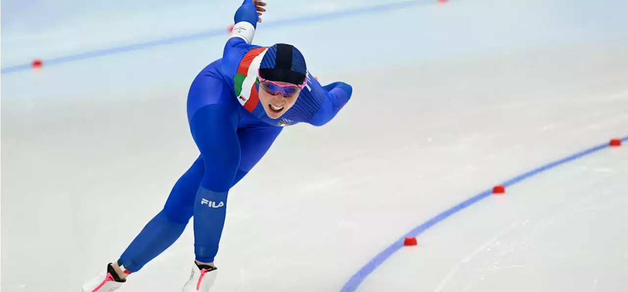 Pechino 2022, prima medaglia Azzurra: Lollobrigida argento nel pattinaggio. “Per me vale oro”. Podio più alto alla Norvegia nello skiathlon