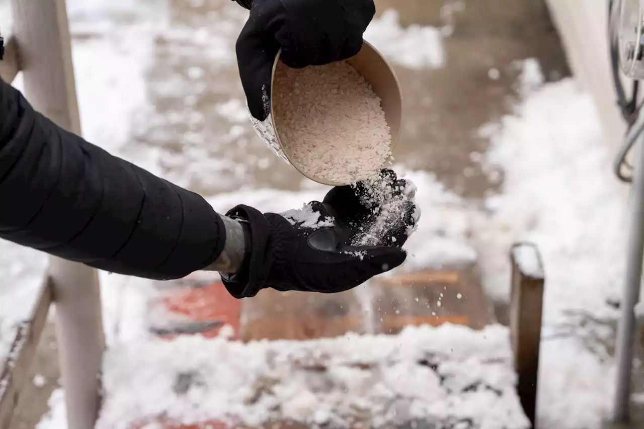 There's a better way to use rock salt on snow