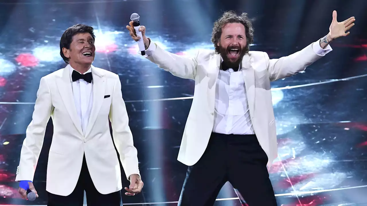 Sanremo 2022. Gianni Morandi e Jovanotti, il medley