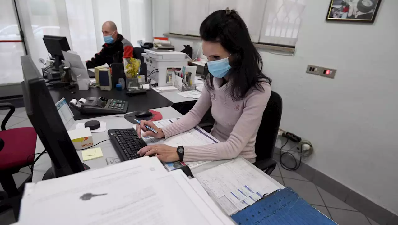 Lavoro, Confcommercio lancia l'allarme per le donne al Sud: 'Occupazione crollata', riguarda solo una su tre