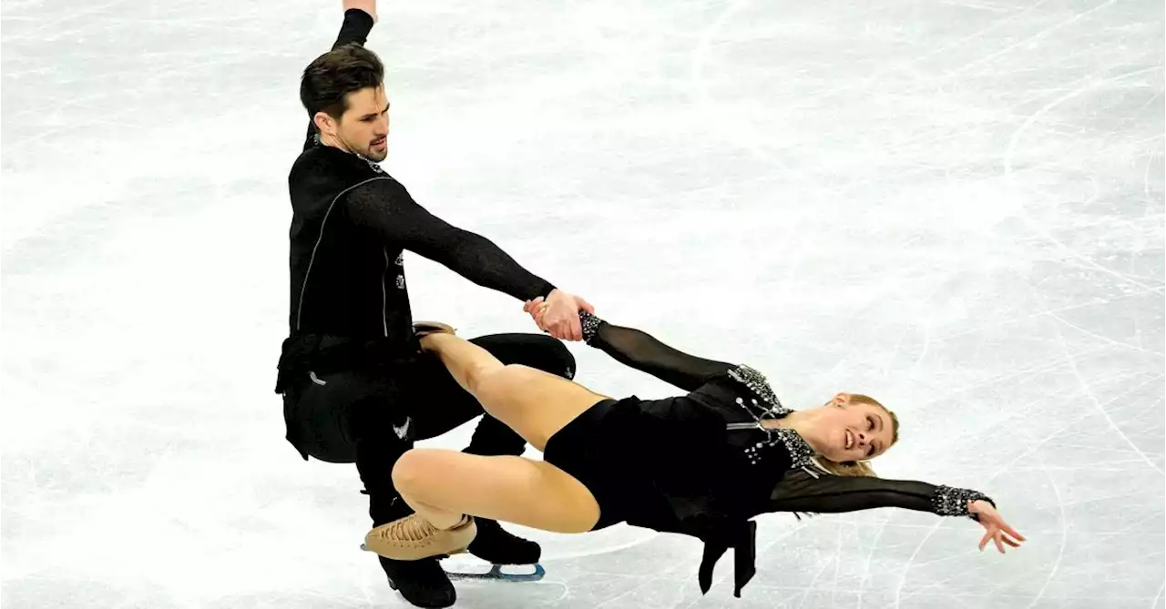 Figureskating-Couple put rivalry aside to celebrate Hubbell's win