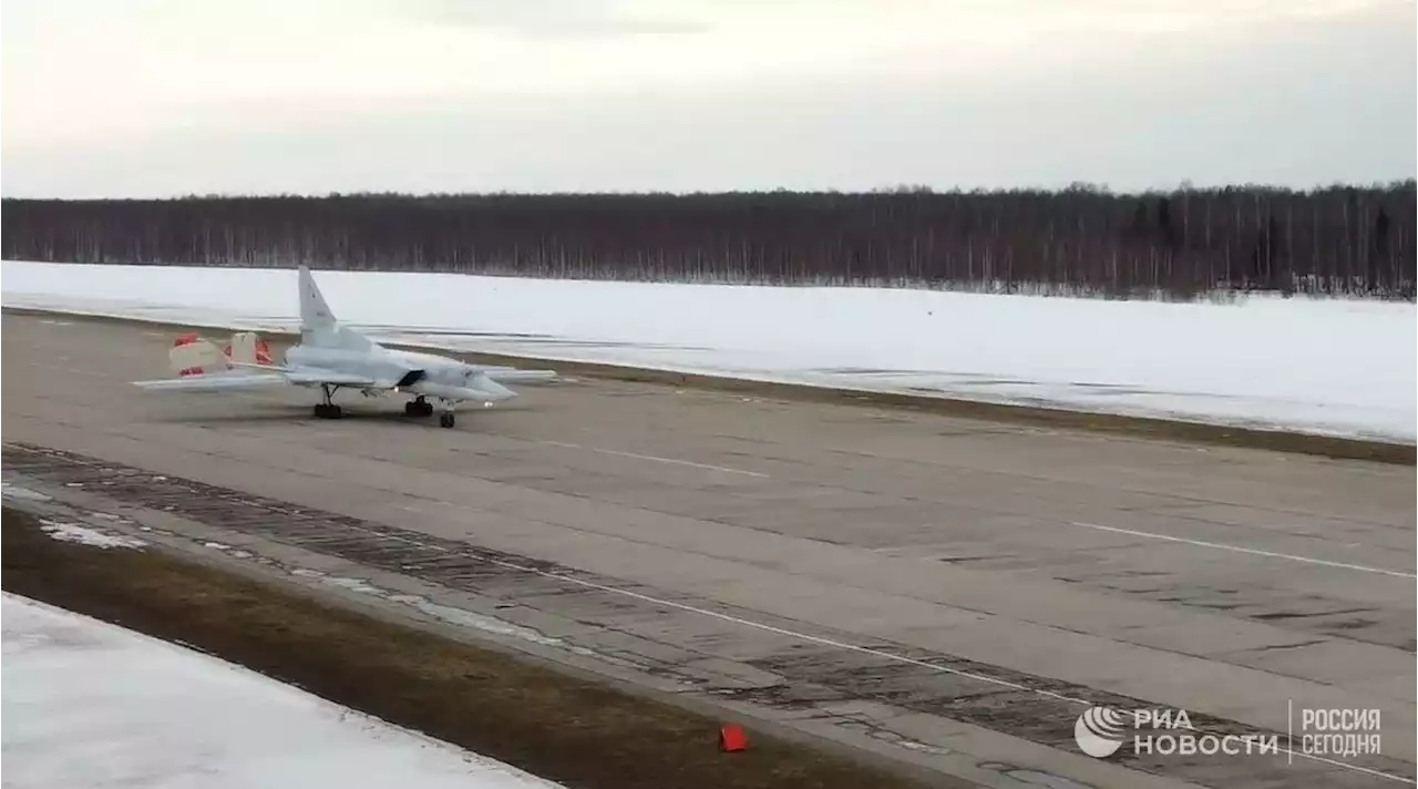 Дальние бомбардировщики Ту-22М3 выполнили патрулирование в небе Белоруссии