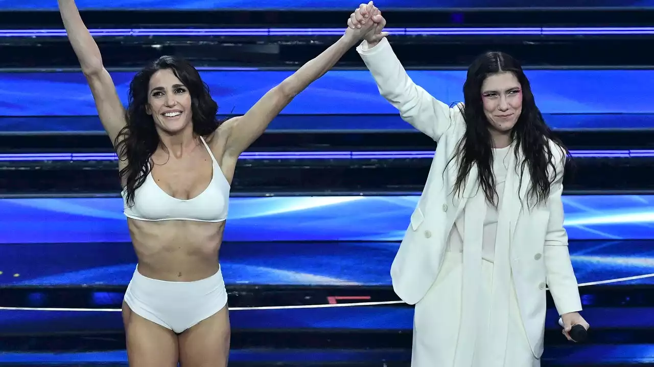 Sanremo 2022: solo applausi per Elisa ed Elena D'Amario in versione Flashdance