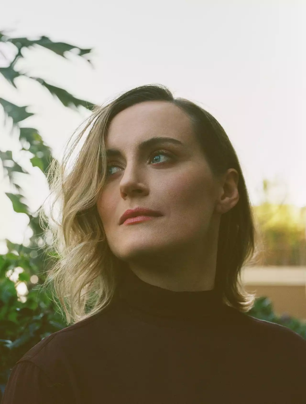 Taylor Schilling on ‘Pam & Tommy’ and ’90s Internet Nostalgia