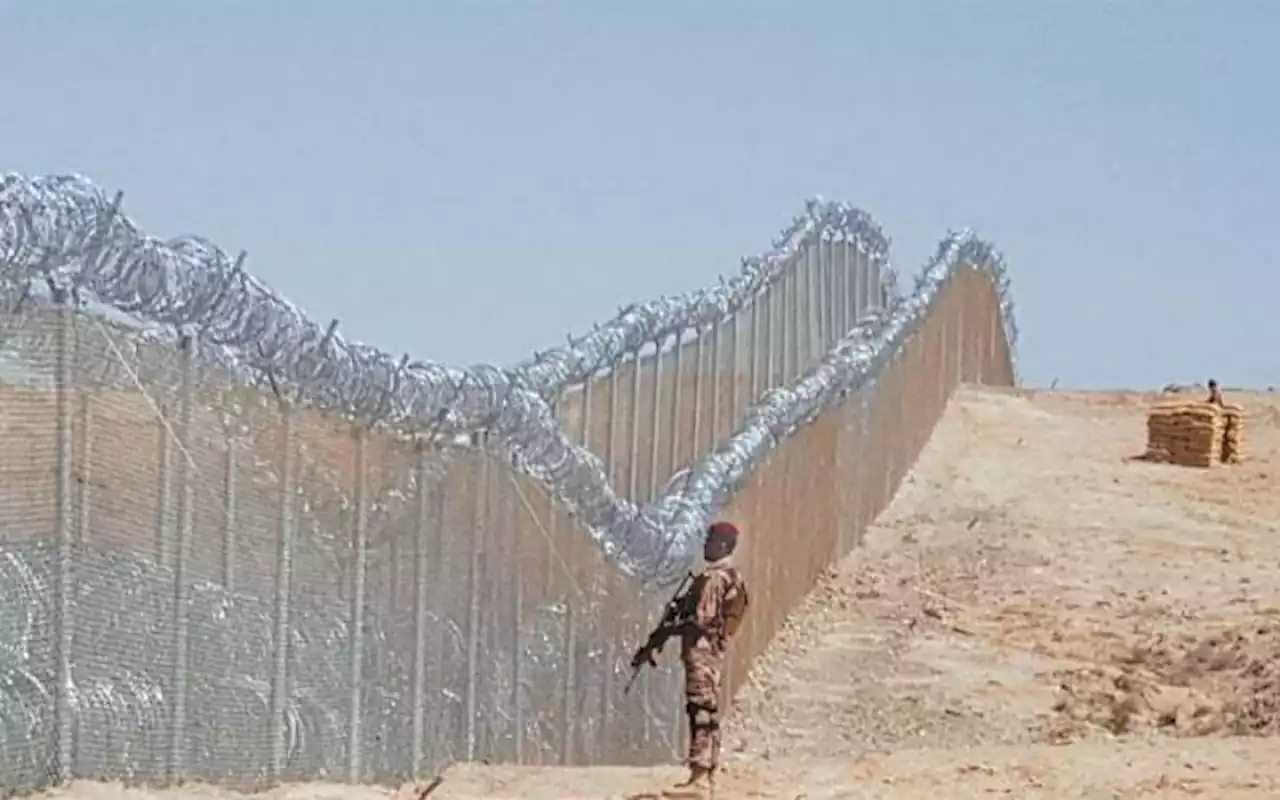 پاک افغان بارڈر پر دہشتگردوں کی فائرنگ۔۔۔5 جوان شہید