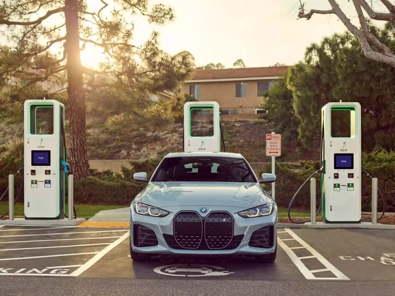 Free Electrify America Charging for BMW Drivers, New Electric Jaguar Platform — EV News Today