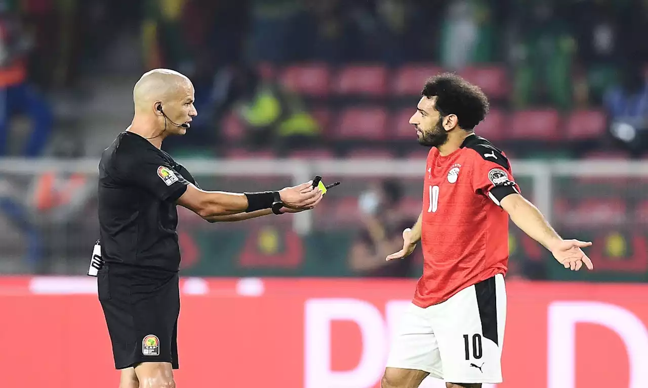 الحكم يسخر من محمد صلاح في مباراة السنغال: 'تفضل حكّم إنت' (صور)