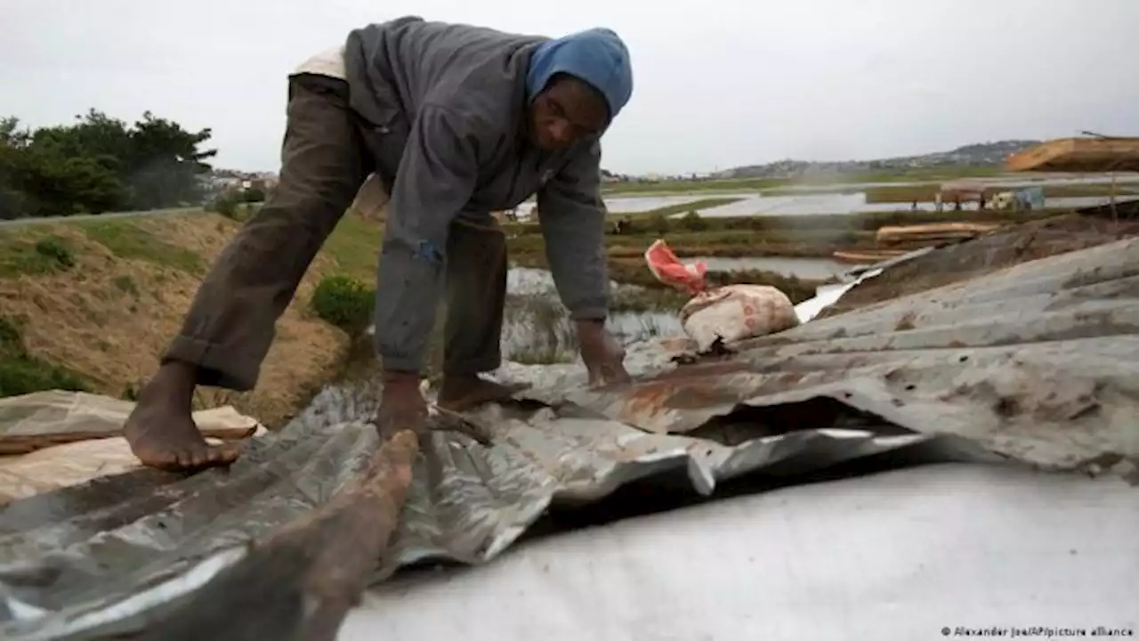 Madagascar: Cyclone Batsirai destroys homes as it makes landfall