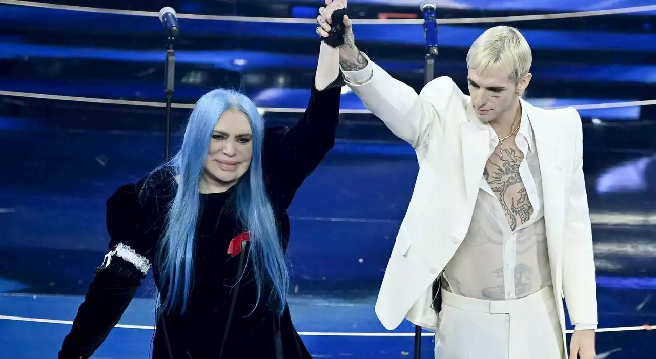 Loredana Berté, lettera d'amore ad Achille Lauro: «Nessuno aveva mai chiesto scusa a me e Mimì»