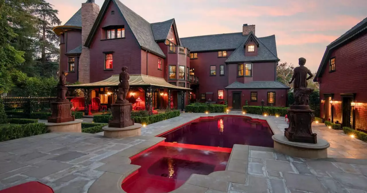 Real Estate newsletter: A Victorian with a blood-red pool