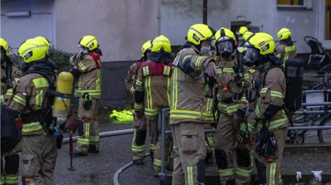 Großeinsatz wegen Feuer in Wohnheim in Berlin-Kreuzberg