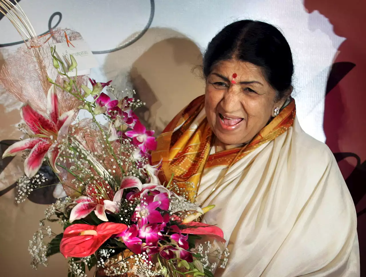 Lata Mangeshkar, Legendary Indian Singer, Dies at 92