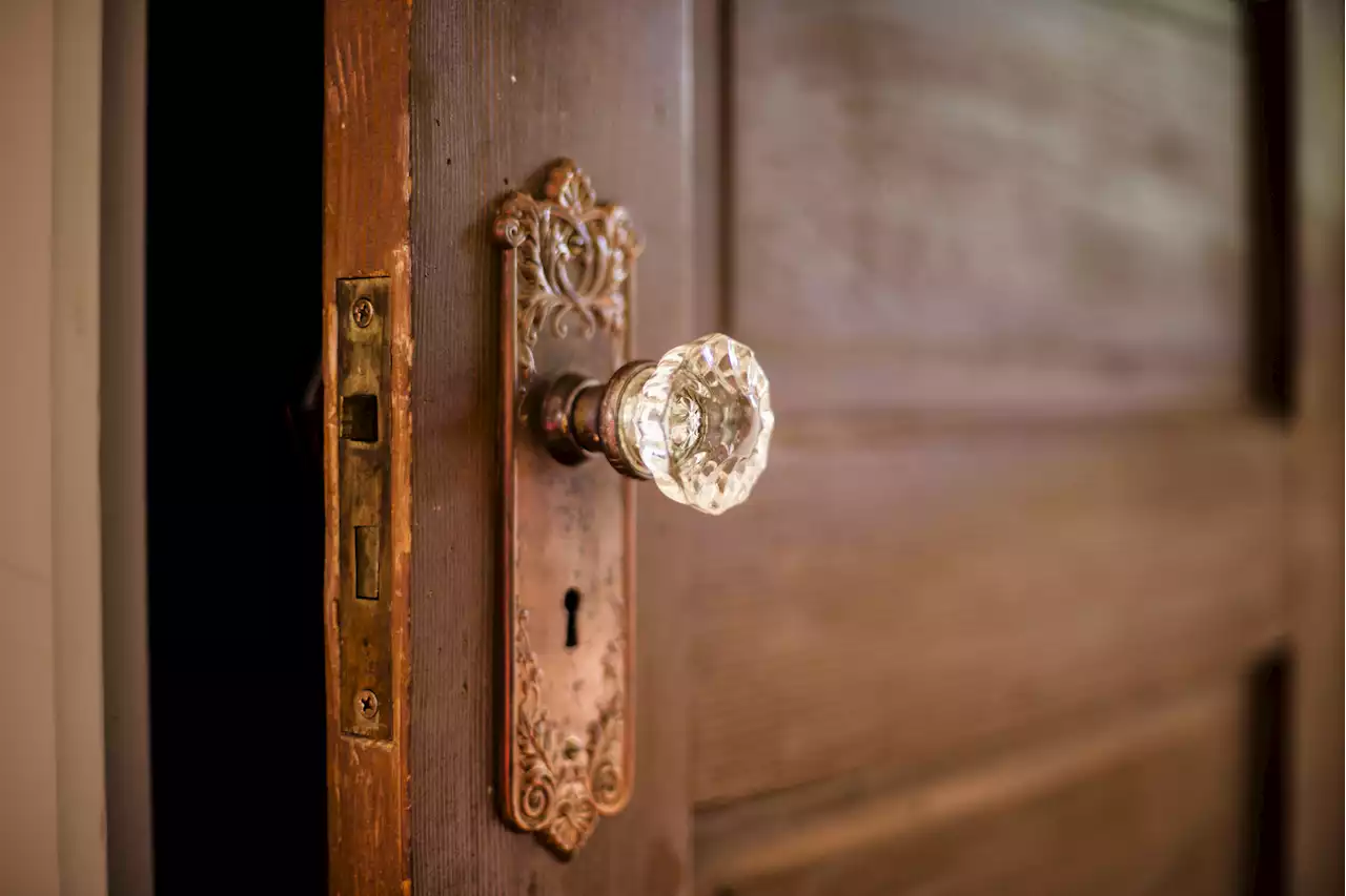 New homeowners find hidden door, blueprints while restoring 1910 house