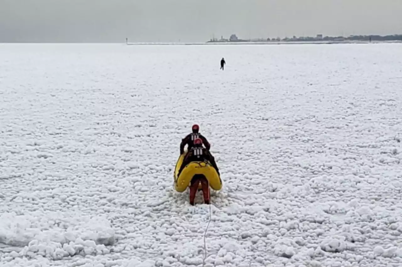 Chicago student rescued from Lake Michigan ice: report