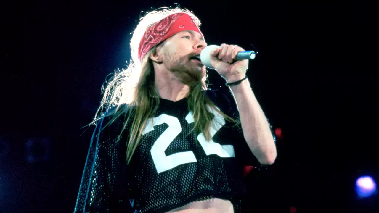 I 60 anni di Axl Rose. La leggenda dei Guns n' Roses graffia ancora