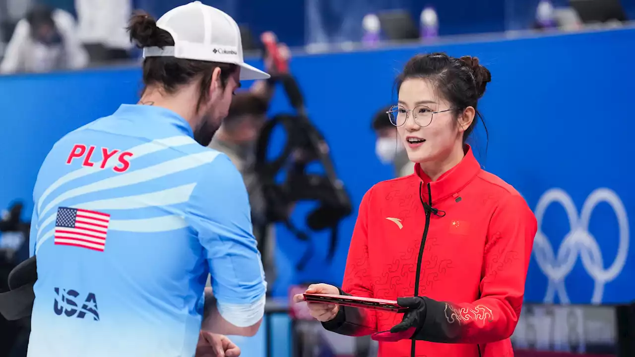 Pechino 2022, il disgelo sulla pista del curling: dagli atleti cinesi una spilla agli avversari Usa