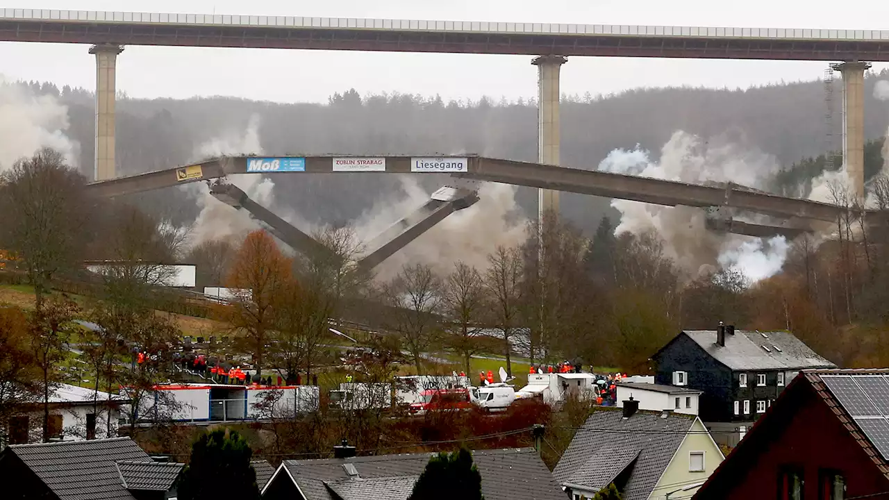 Nordrhein-Westfalen: Talbrücke der A45 erfolgreich gesprengt