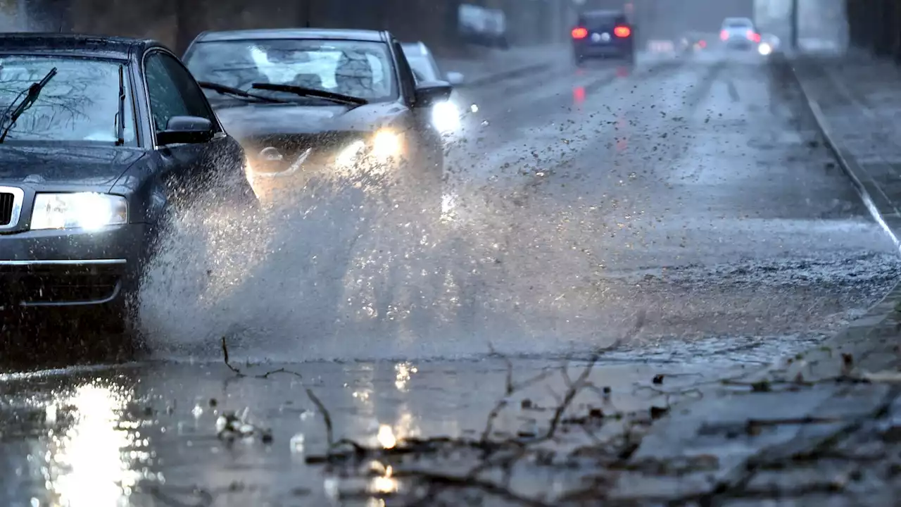 Sturmböen und viel Regen ziehen über NRW