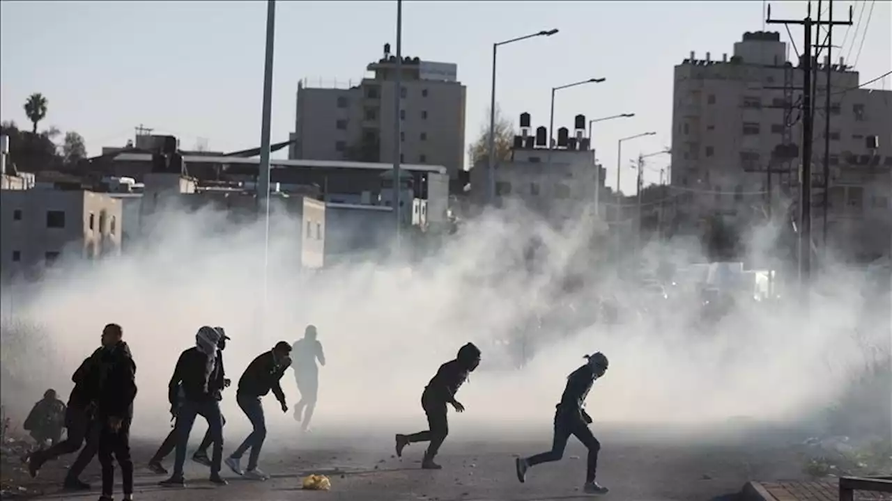 إصابة 9 فلسطينيين في مواجهات مع الجيش الإسرائيلي شمالي القدس