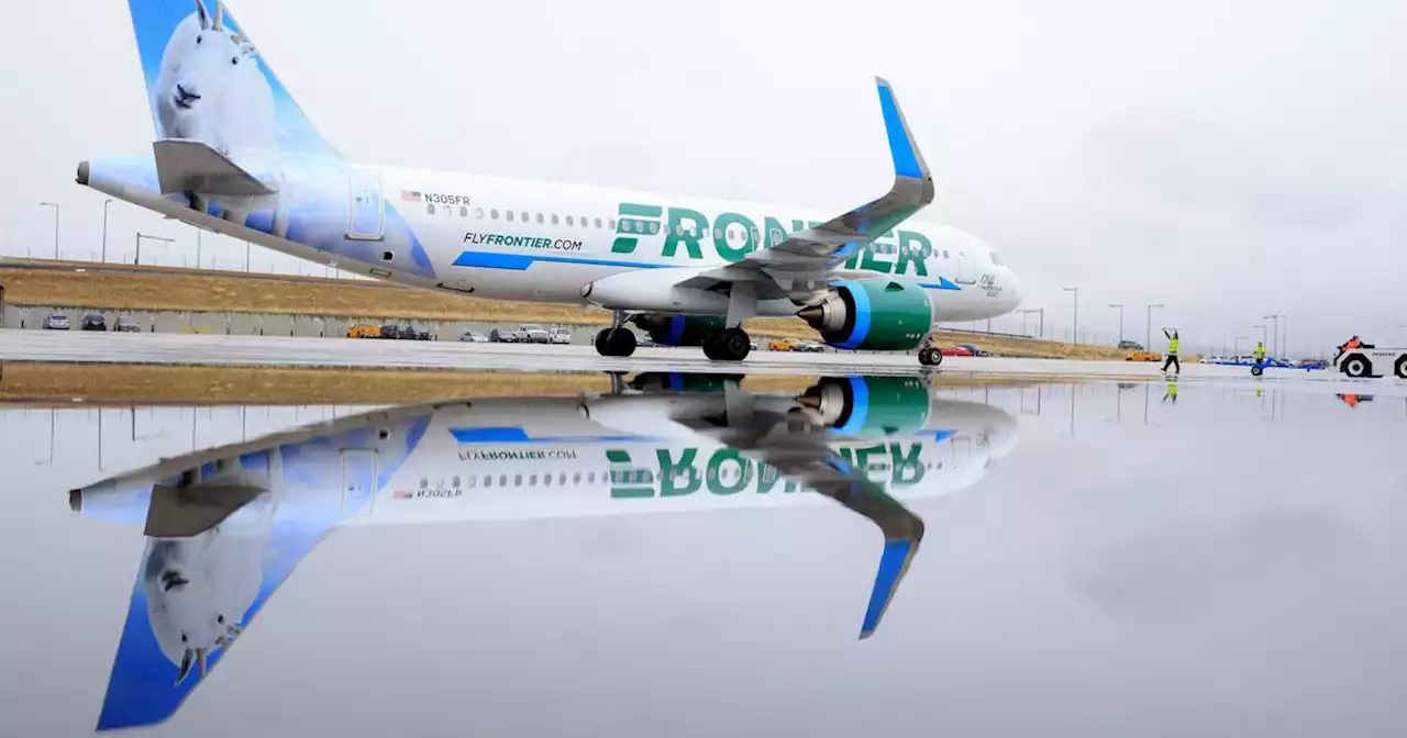 Frontier Airlines offers almost $3 billion for Spirit in low-cost airline merger