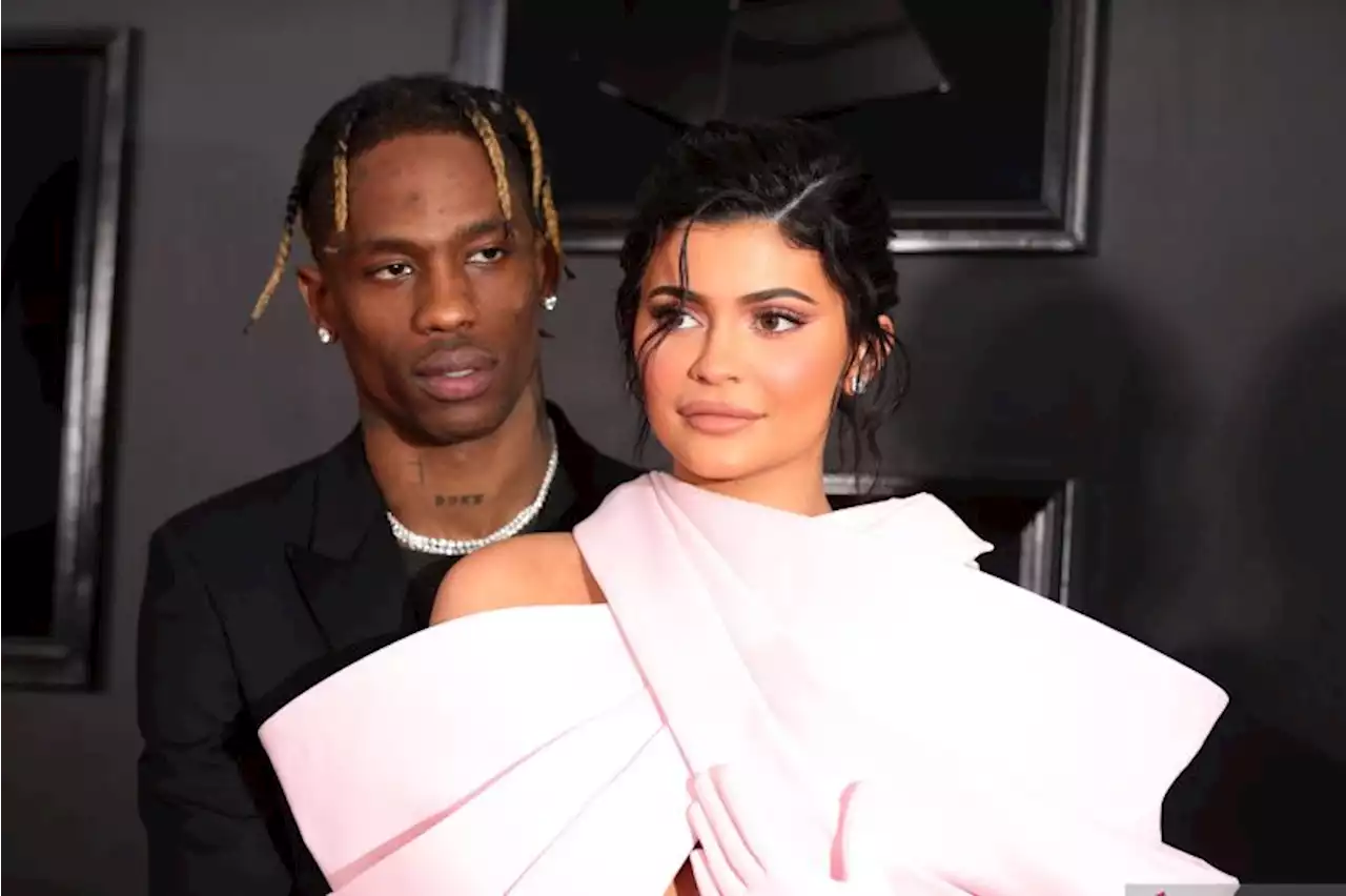 Kylie Jenner lahirkan bayi laki-laki