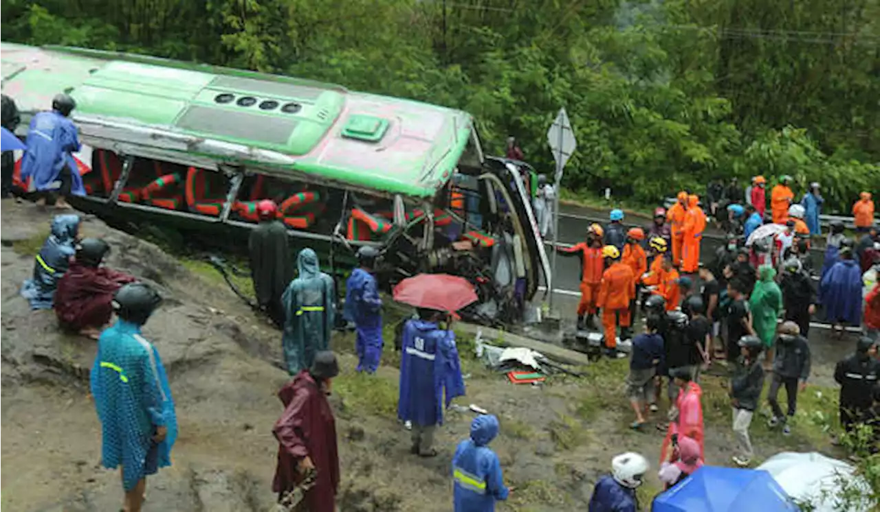 Bupati Bantul Kunjungi Korban Kecelakaan Bus Sampaikan Duka