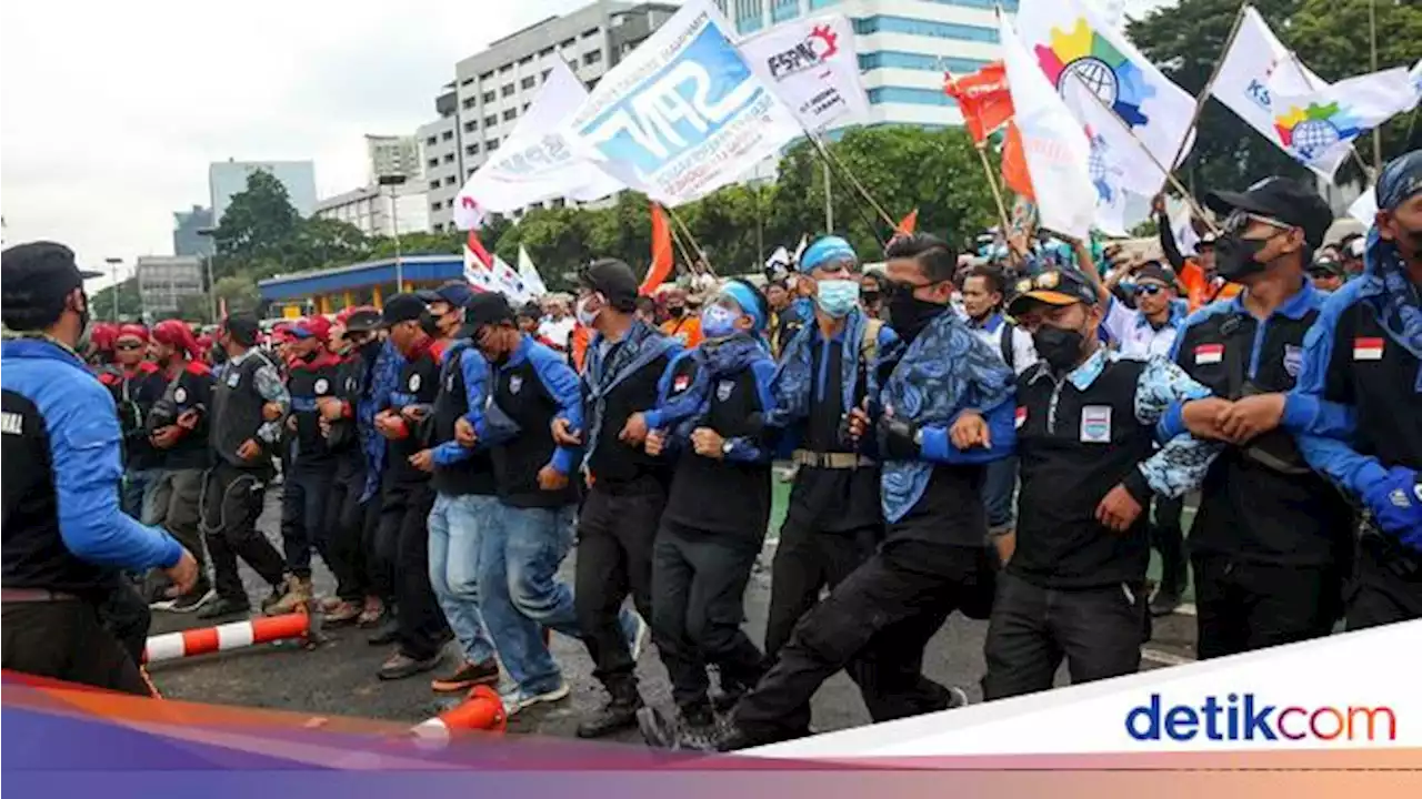 Curiga Ada Akal-akalan UU Cipta Kerja, Ribuan Buruh Geruduk DPR Hari Ini