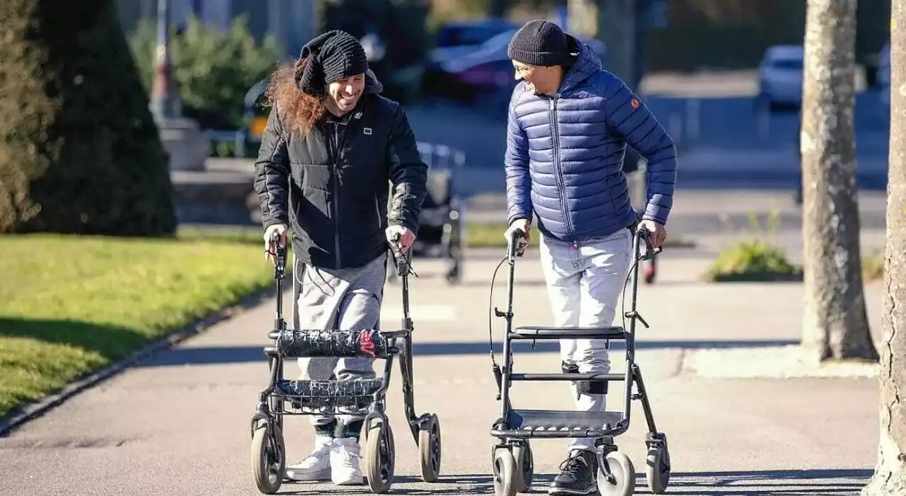 Michel Roccati torna a camminare dopo 4 anni grazie agli elettrodi: «I primi passi sono stati un sogno»