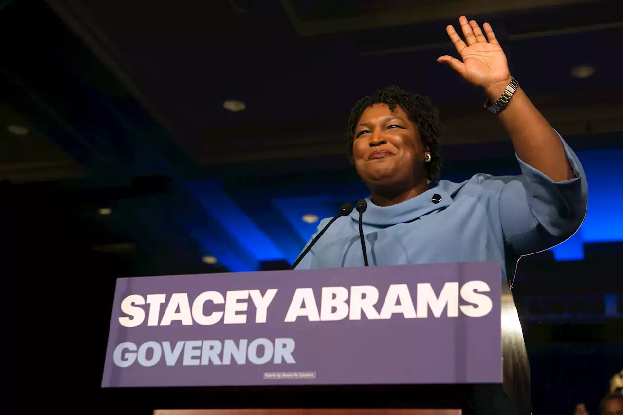 Stacey Abrams goes on offensive after GOP blasts maskless school photo-op