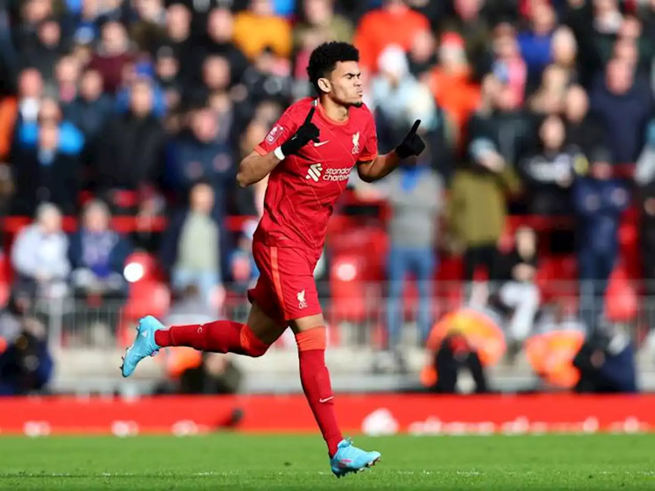 Luis Díaz ya hizo de las suyas: asistencia en su debut con el Liverpool