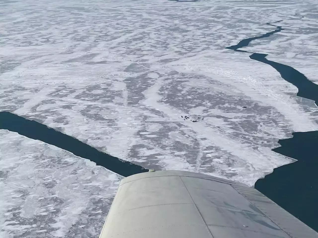 18 rescued from Lake Erie ice floe that separated from land