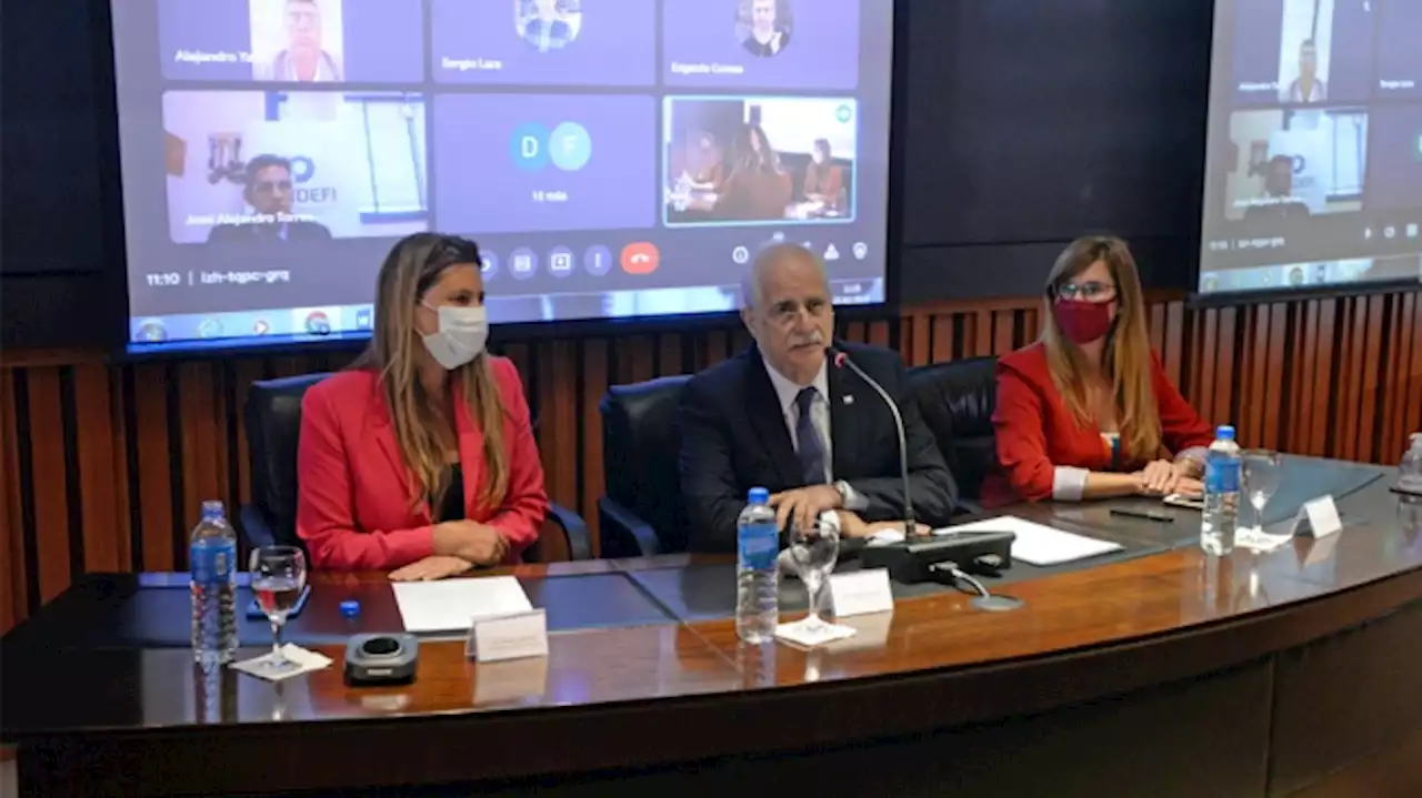 Taiana encabezó un encuentro de integración entre Defensa y la industria satelital y aeroespacial