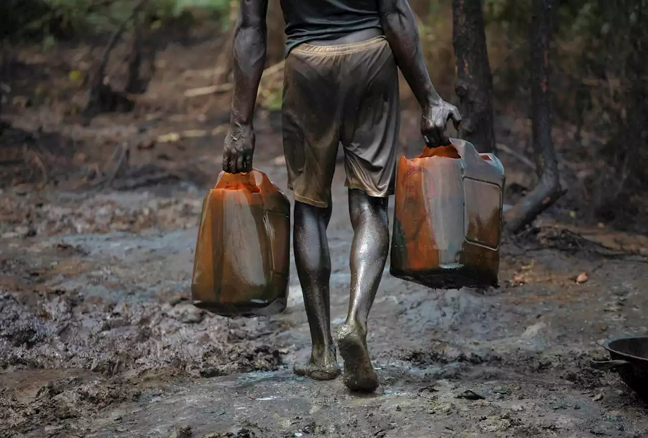 Nigeria goes after illegal oil refineries to curb pollution | Citypress