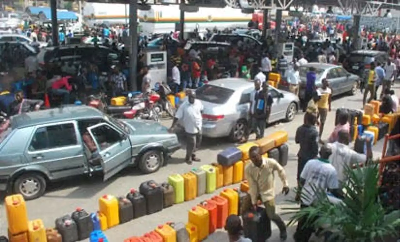 Fuel scarcity: Long queues resurface in Zamfara filling stations