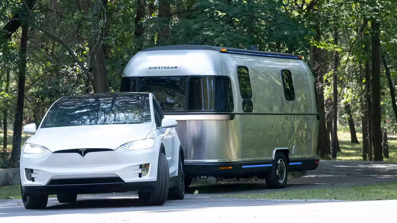 Airstream camper concept parks itself, allows off-the-grid travel