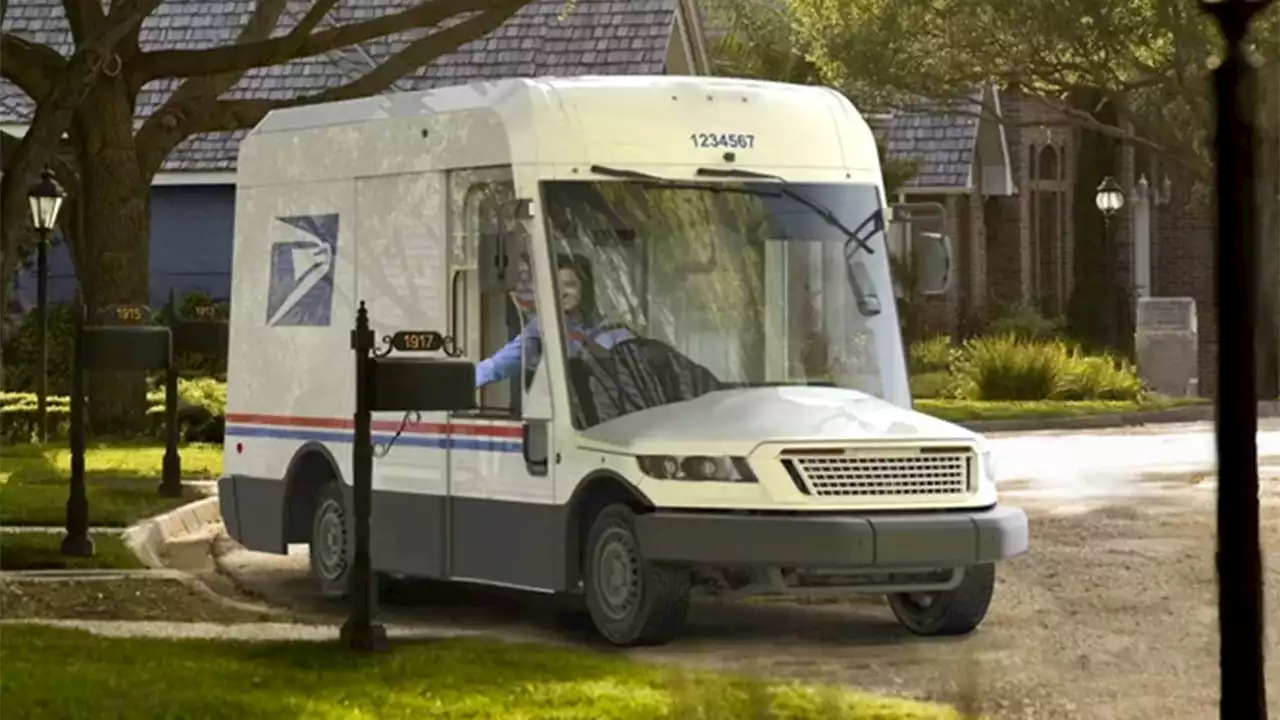 USPS says it will buy 5,000 electric mail trucks after Biden, EPA criticism