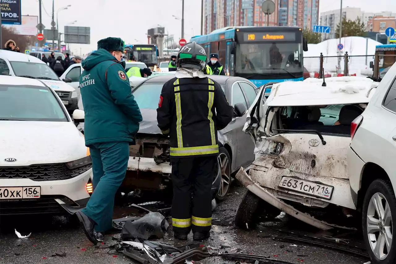 Mercedes-Benz миллиардера спровоцировал массовое ДТП на Рублевке