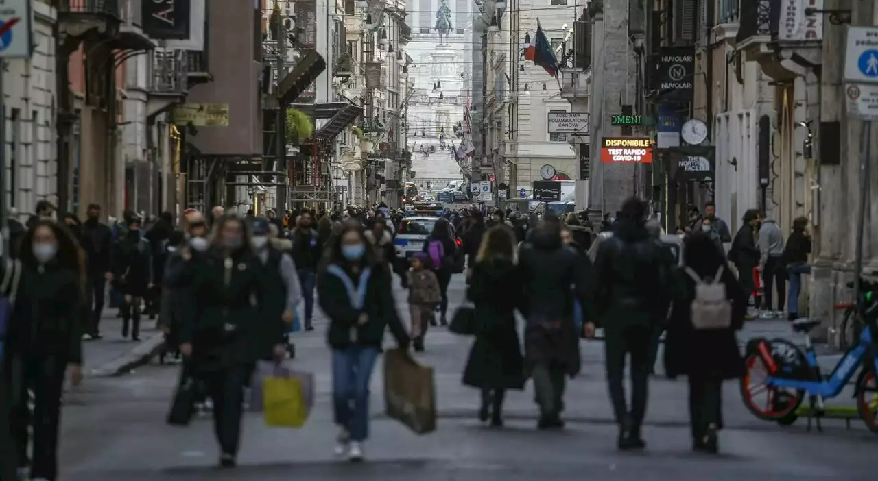 Mascherine, stop all'aperto da venerdì. Dopo il 31 marzo via l'obbligo anche al chiuso