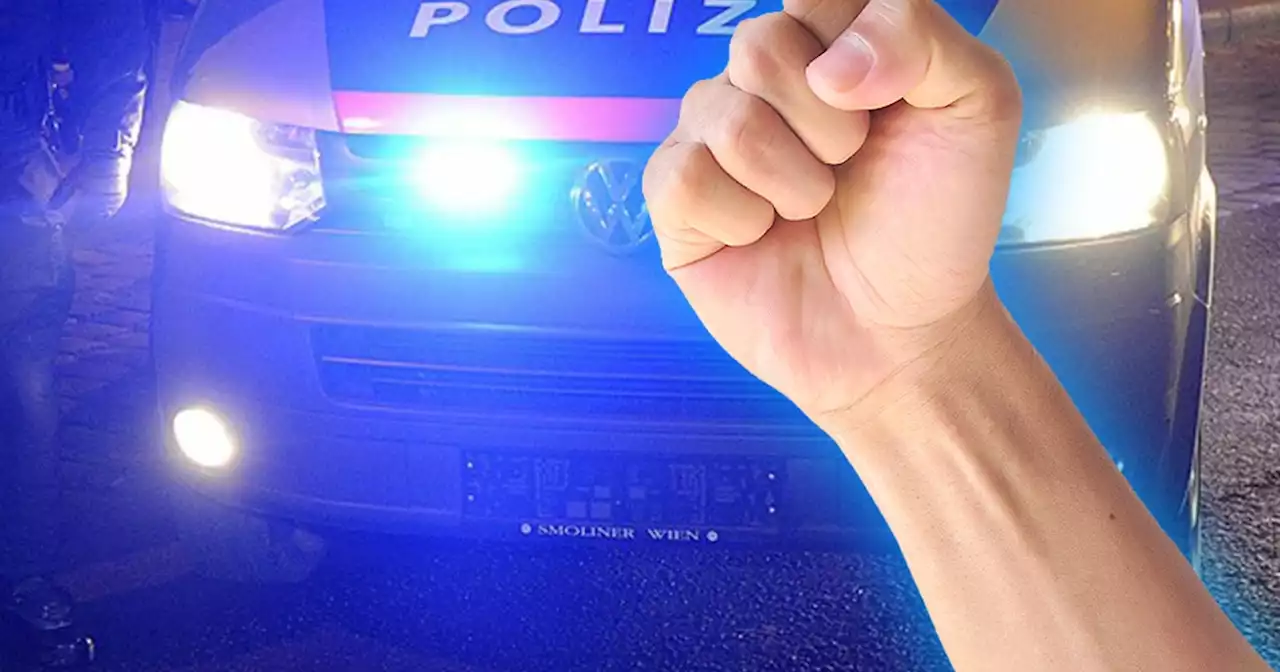 Nackter Mann verpasste Polizisten Faustschlag