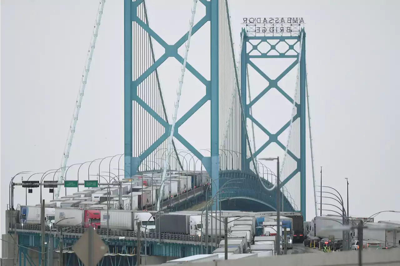 Protesters block busiest US-Canada border crossing