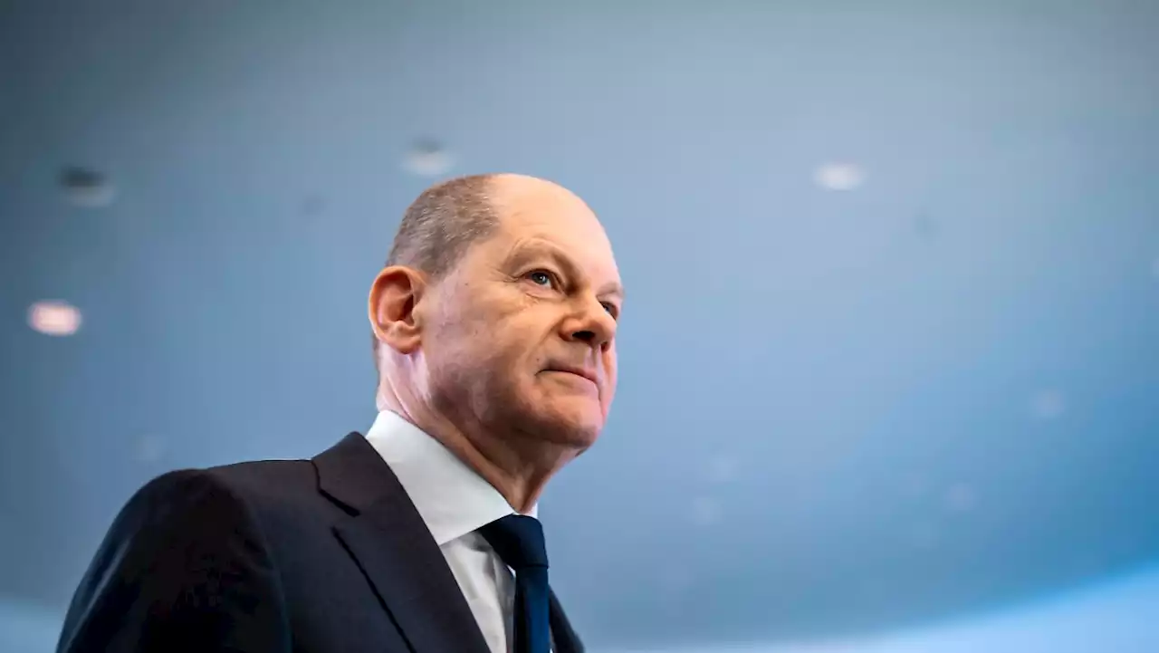 Scholz distanziert sich von Schröder