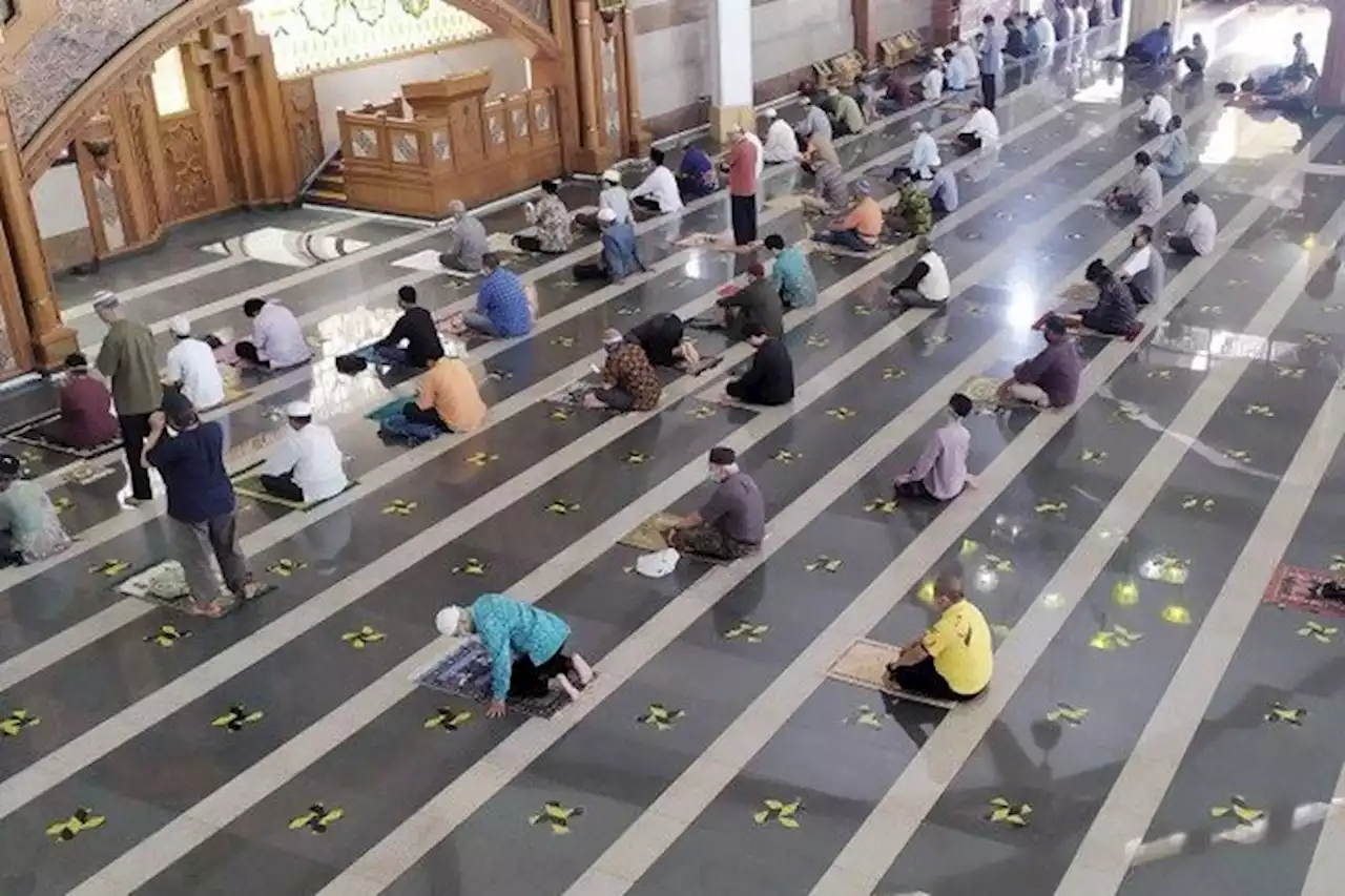 Covid-19 Menggila Lagi, MUI Izinkan Salat Berjemaah di Masjid dengan Syarat - Pikiran-Rakyat.com