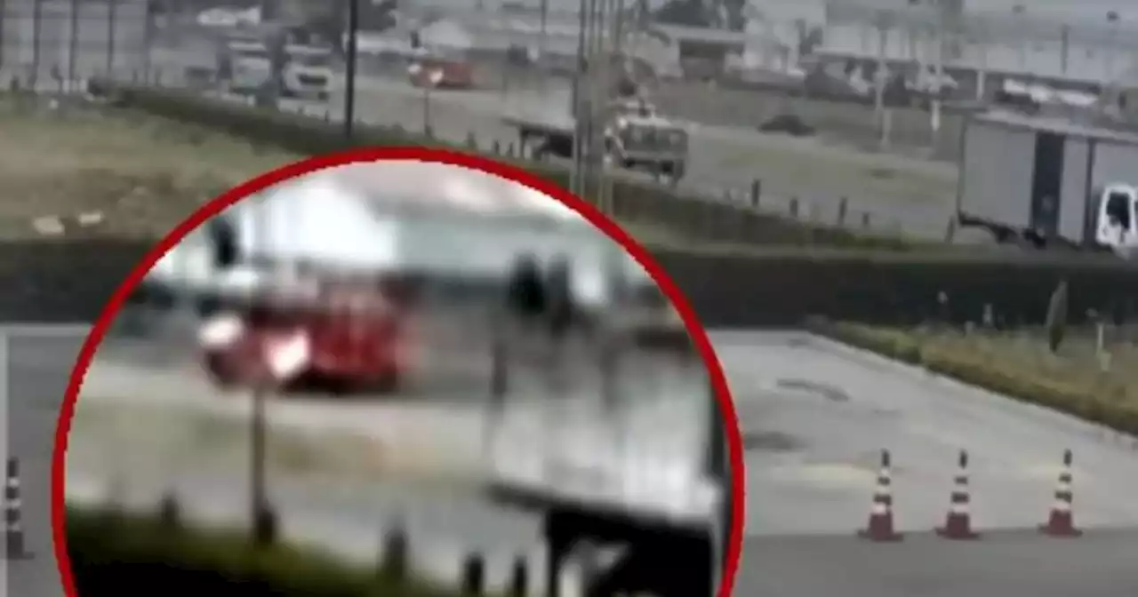 Revelan video del grave accidente en el que Egan Bernal chocó con un bus