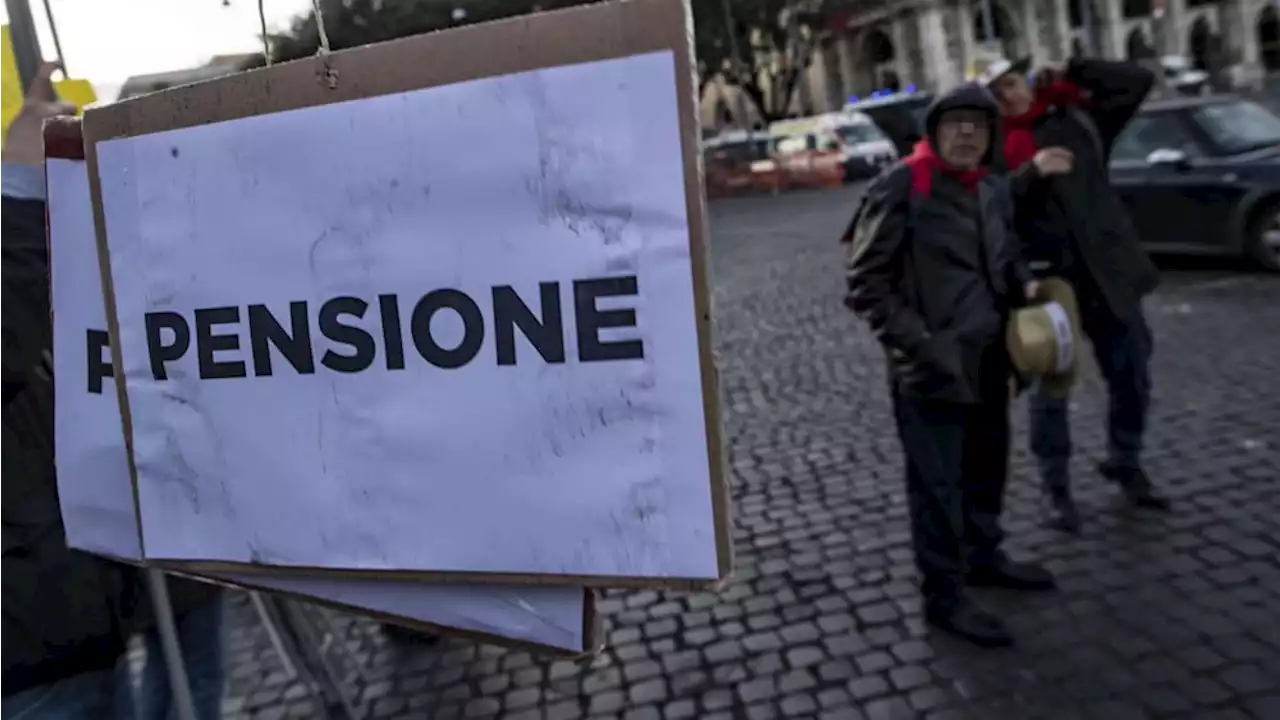 Pensioni beffa, il testo è scritto male: chi rischia di non lasciare il lavoro nel 2022