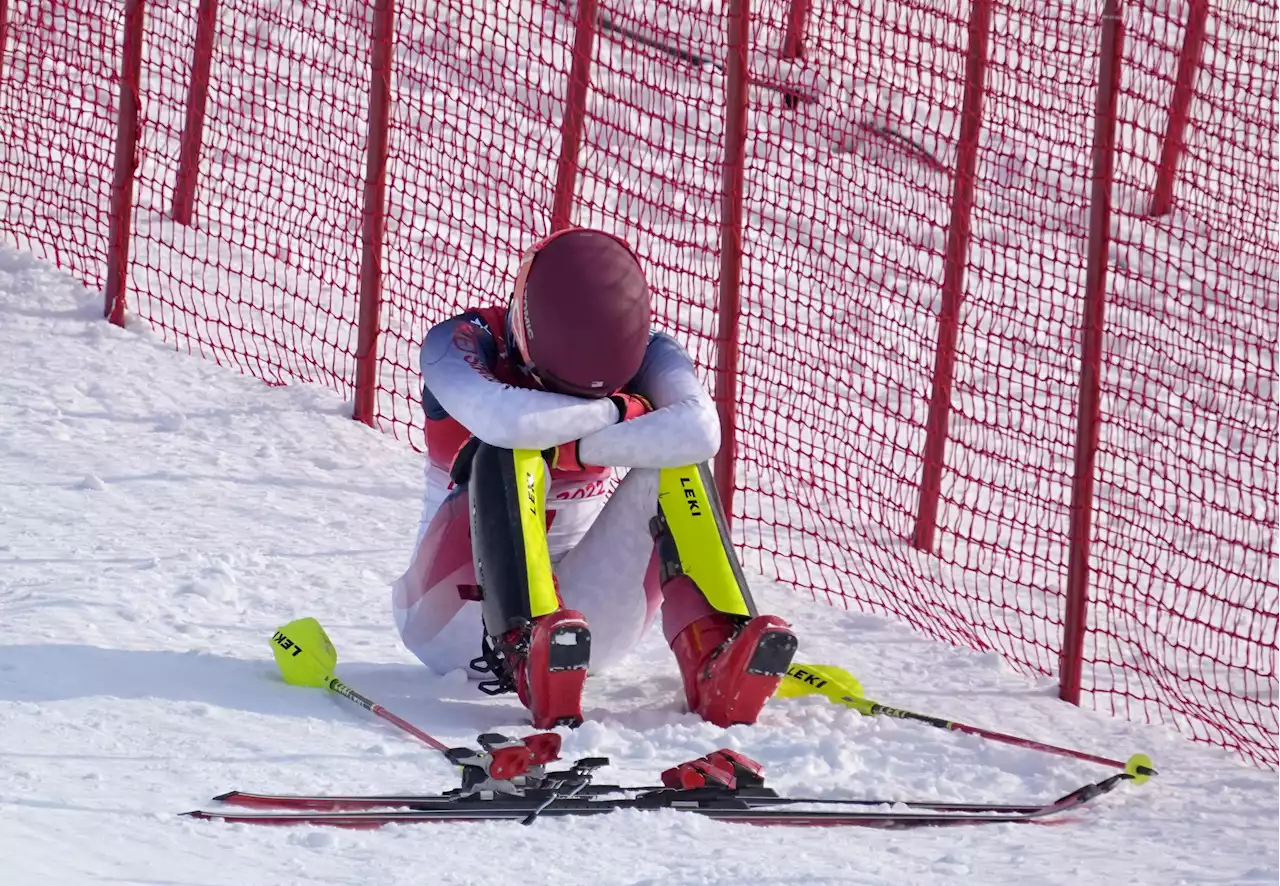 Mikaela Shiffrin's 2nd Olympic race also ends early