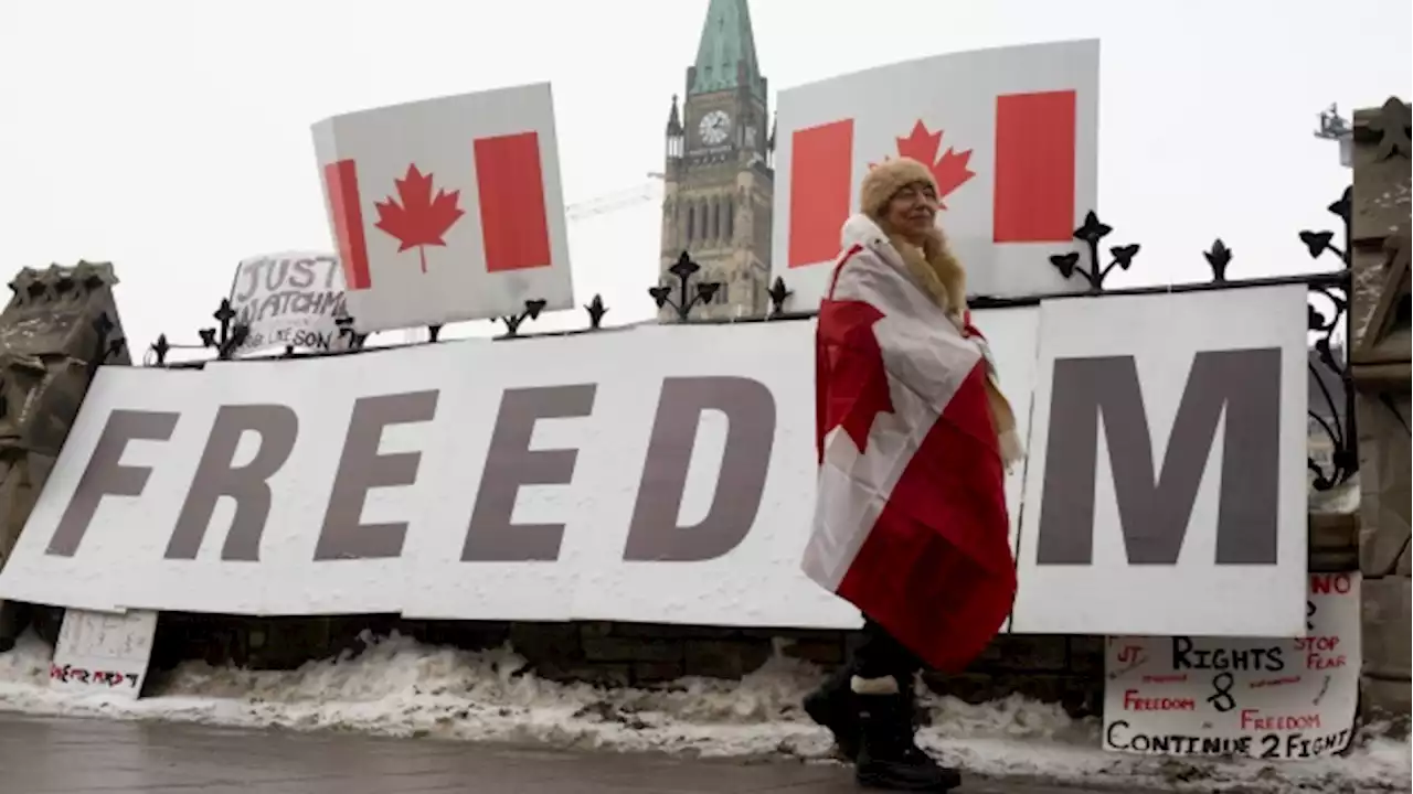 Police facing 'determined and volatile' crowd in Ottawa as they await more resources