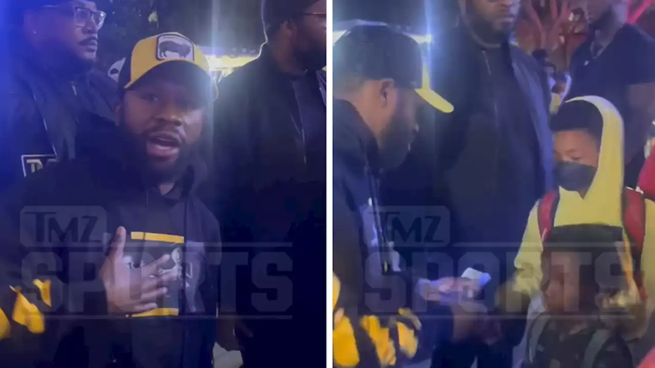 Floyd Mayweather Hands Out $100 Bills To Kids At Lakers Game