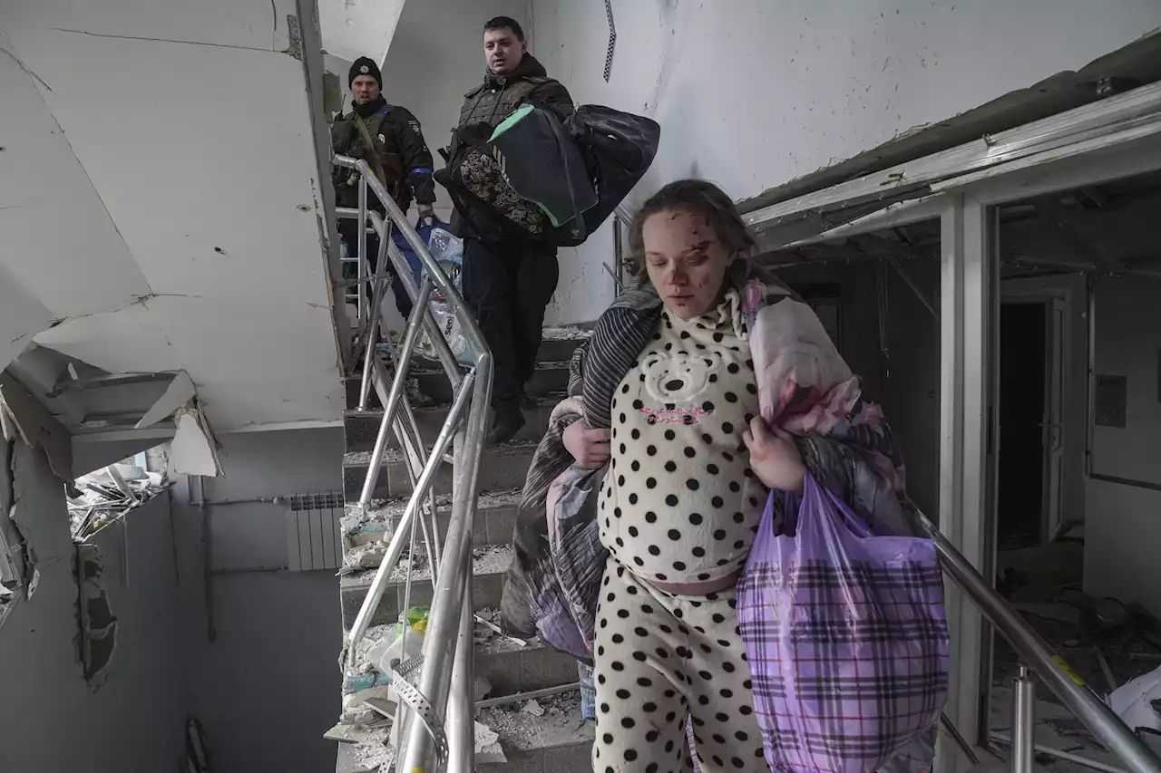 Airstrike hits Ukraine maternity hospital, 17 reported hurt