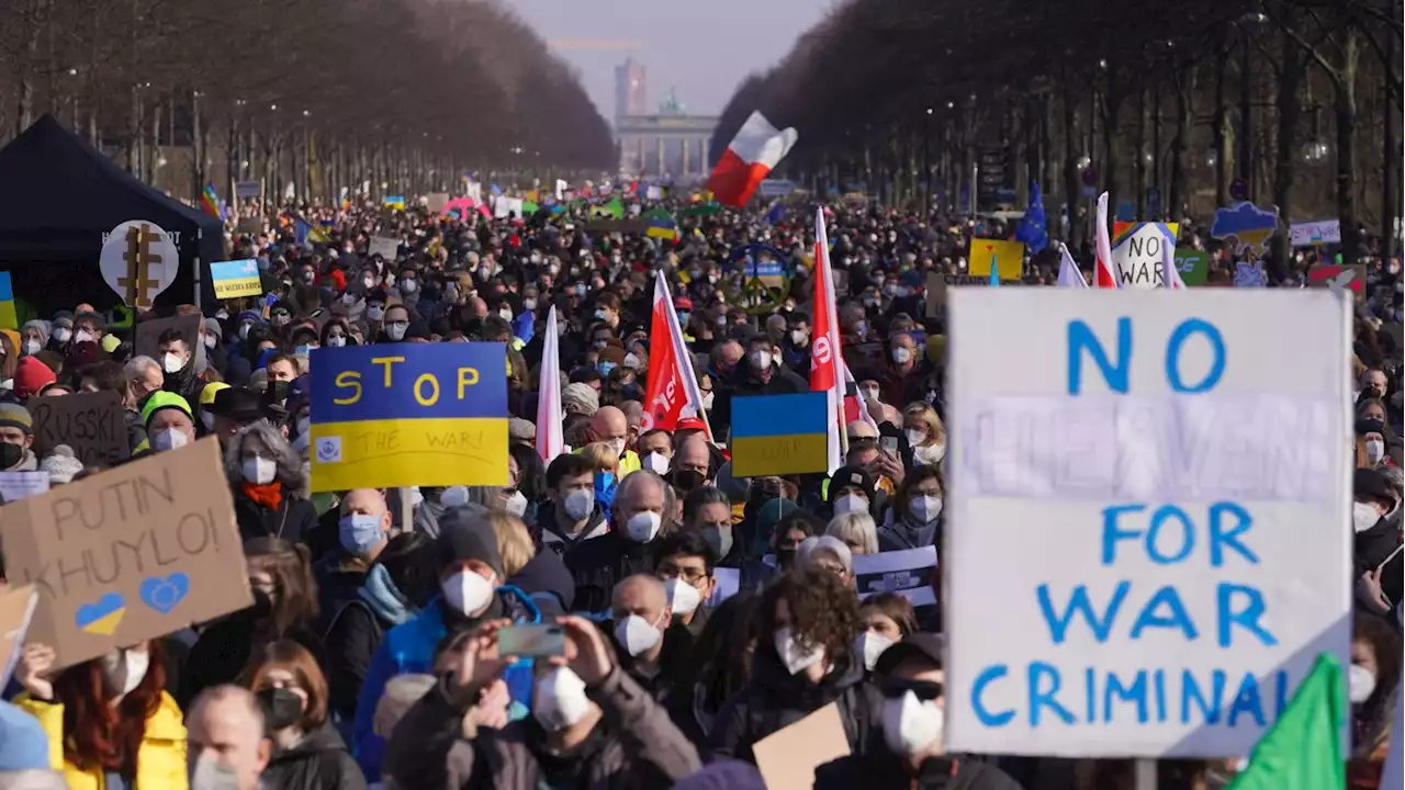 100.000 Menschen zu neuer Friedensdemo in Berlin angemeldet